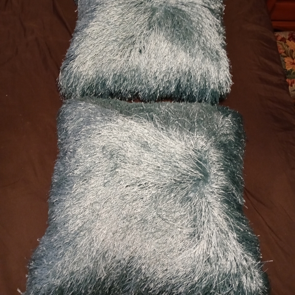 🏖⛵PIER 1 IMPORT TWO FLUFFY PILLOWS 🏝A FANTASTIC VINTAGE GIFT 🎁 - Picture 3 of 13